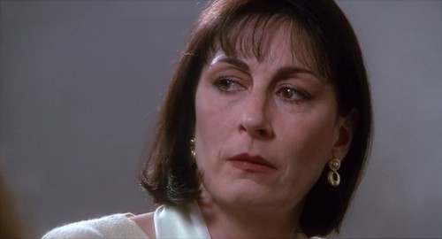 Actriţa Anjelica Huston dezvaluie ca a fost diagnosticata cu cancer: „Am reuşit sa supravieţuiesc şi sunt mandra”