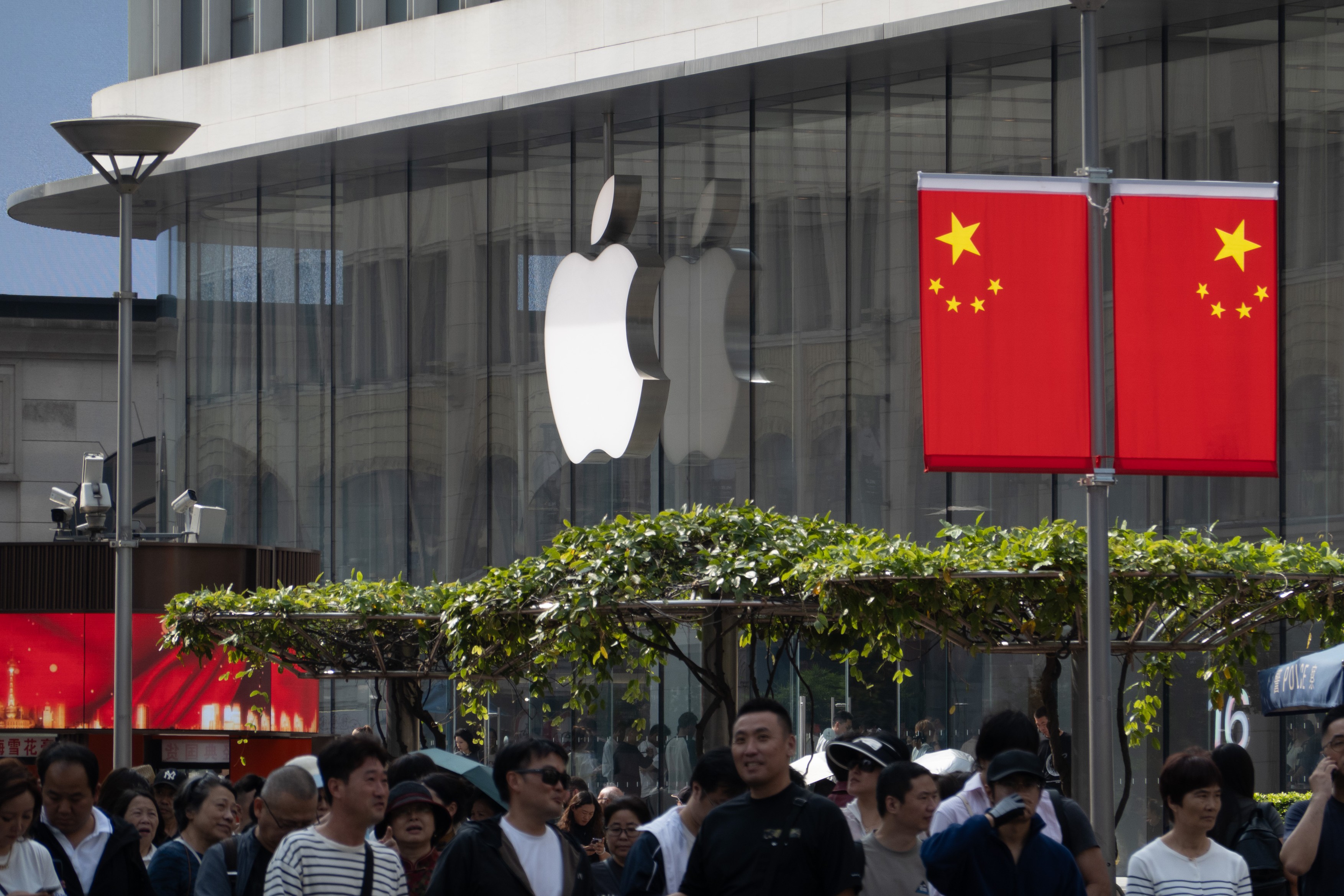 Pentru a evita tarifele impuse de Trump, Apple a transportat cu avionul din India telefoane în valoare de aproape 2 miliarde de dolari