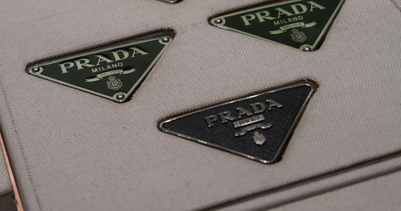 Prada cumpara rivala Versace. Care este valoarea tranzactiei