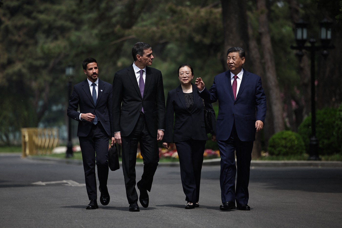 Xi Jinping: China „nu se teme”. Reacție publică privind tarifele lui Trump, la întâlnirea cu premierul Spaniei