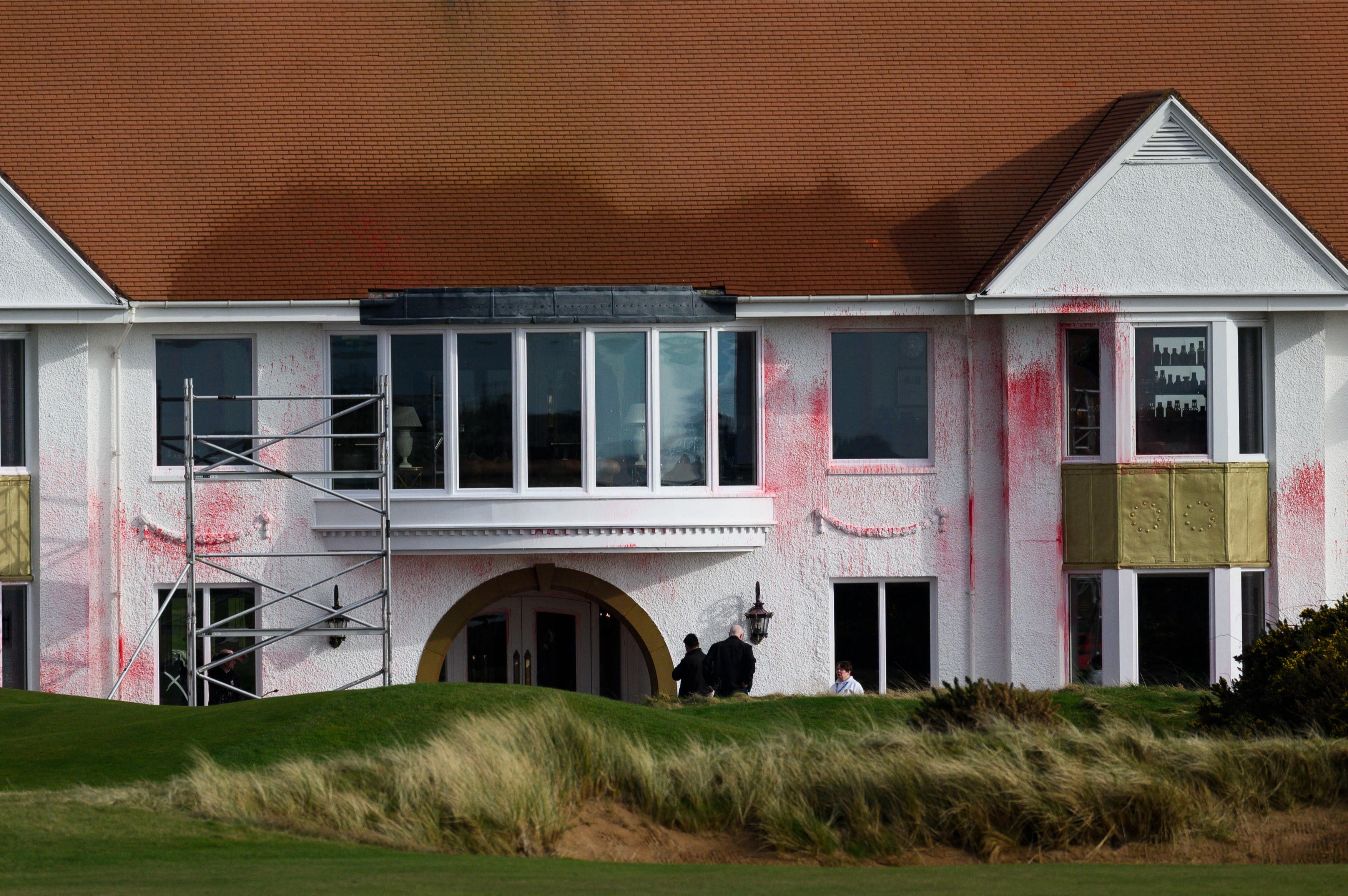A patra persoană acuzată că a vandalizat terenul de golf din Scoția al lui Donald Trump