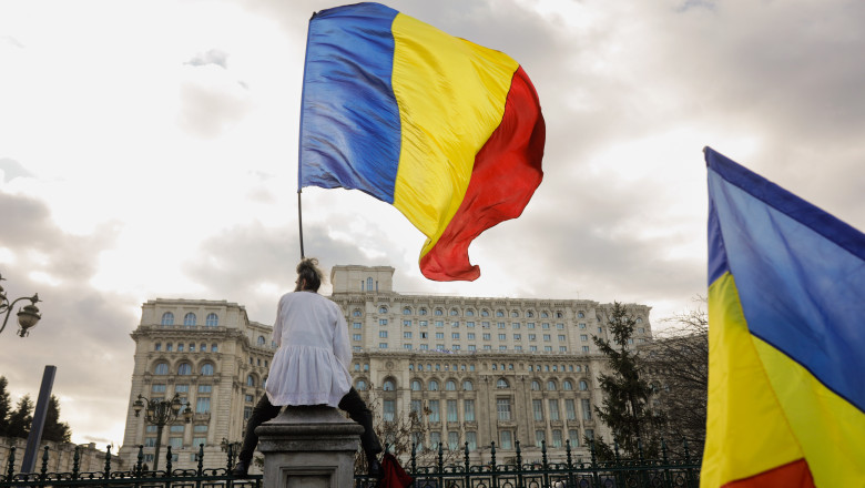 Stegarul Dac și-a tăiat brățara de supraveghere și a fost găsit de polițiști pe o clădire din Piața Universității