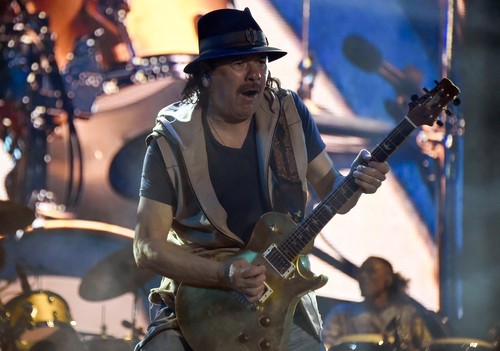 Celebrul chitarist Carlos Santana si-a amanat concertele dupa ce a fost depistat cu Covid-19