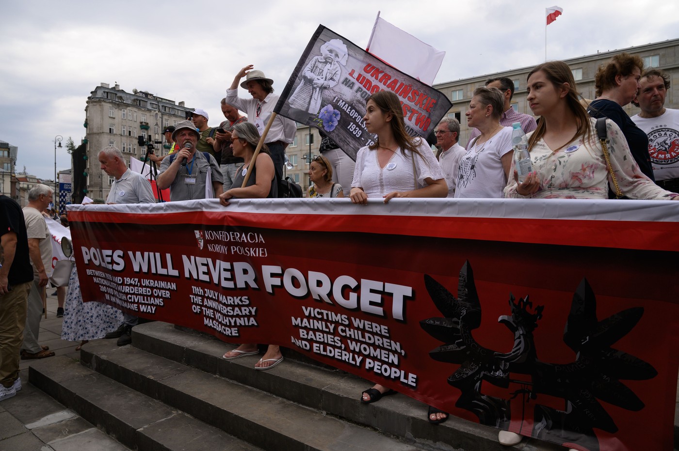 Polonia a reluat exhumările victimelor masacrului de la Volînia, sursă de tensiuni cu Kievul. „Este o misiune complicată”