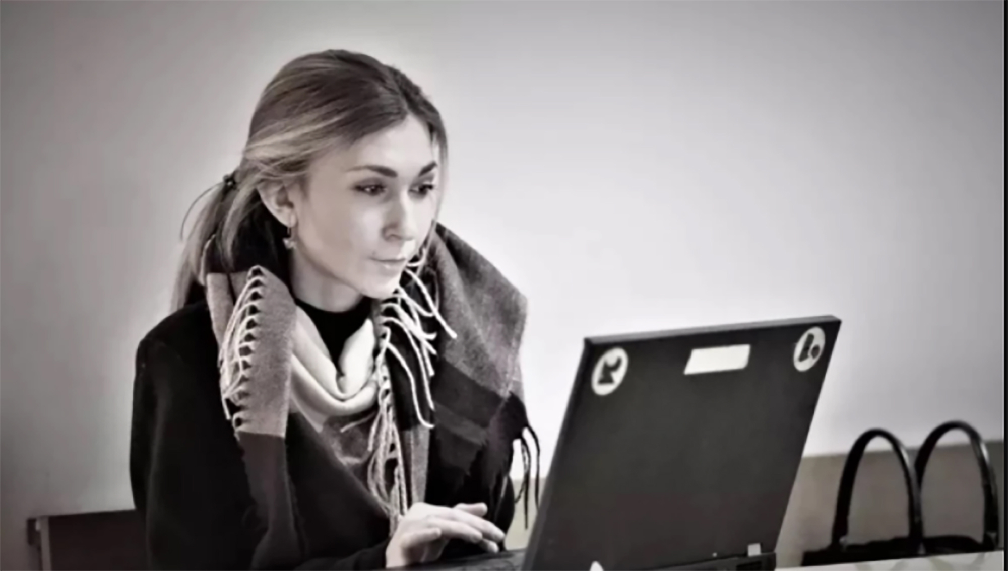 Ucrainenii au recuperat trupul jurnalistei Viktoria Roșchina, torturată și ucisă de ruși. A putut fi identificată doar după testele ADN
