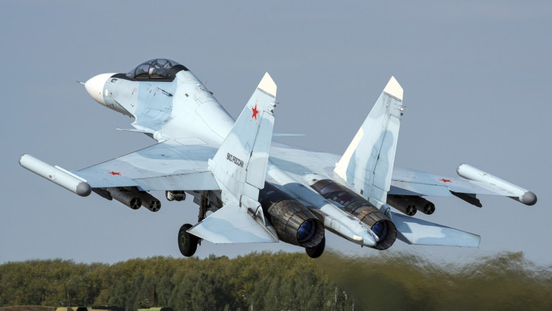 Avion Suhoi SU-30