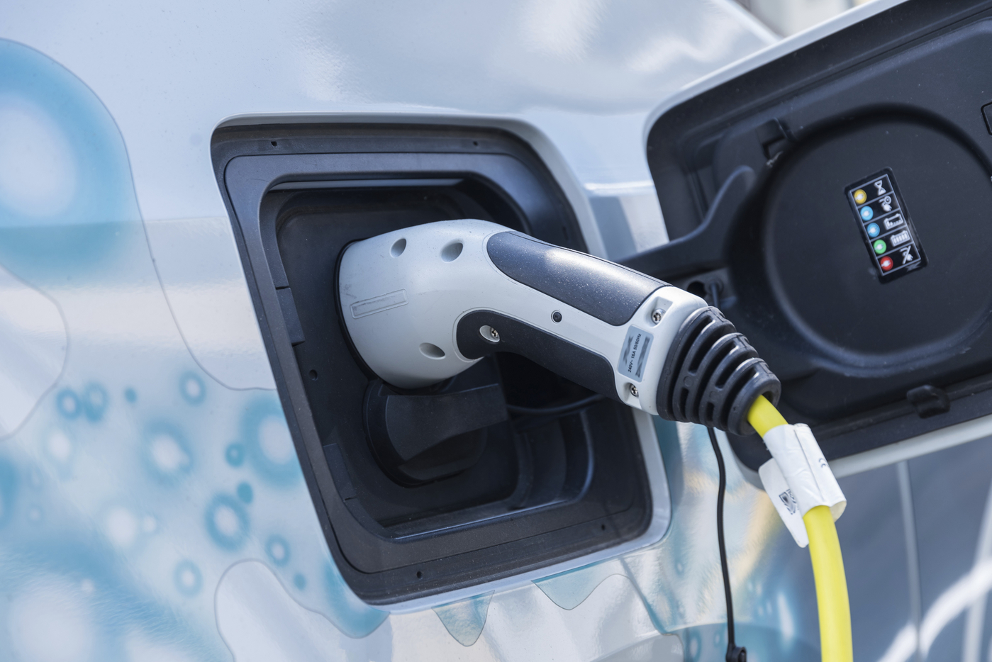 Bilantul lunii martie in Europa. Masinile electrificate au ajuns la aproape 60% din vanzari. Cat de mult a scazut Tesla