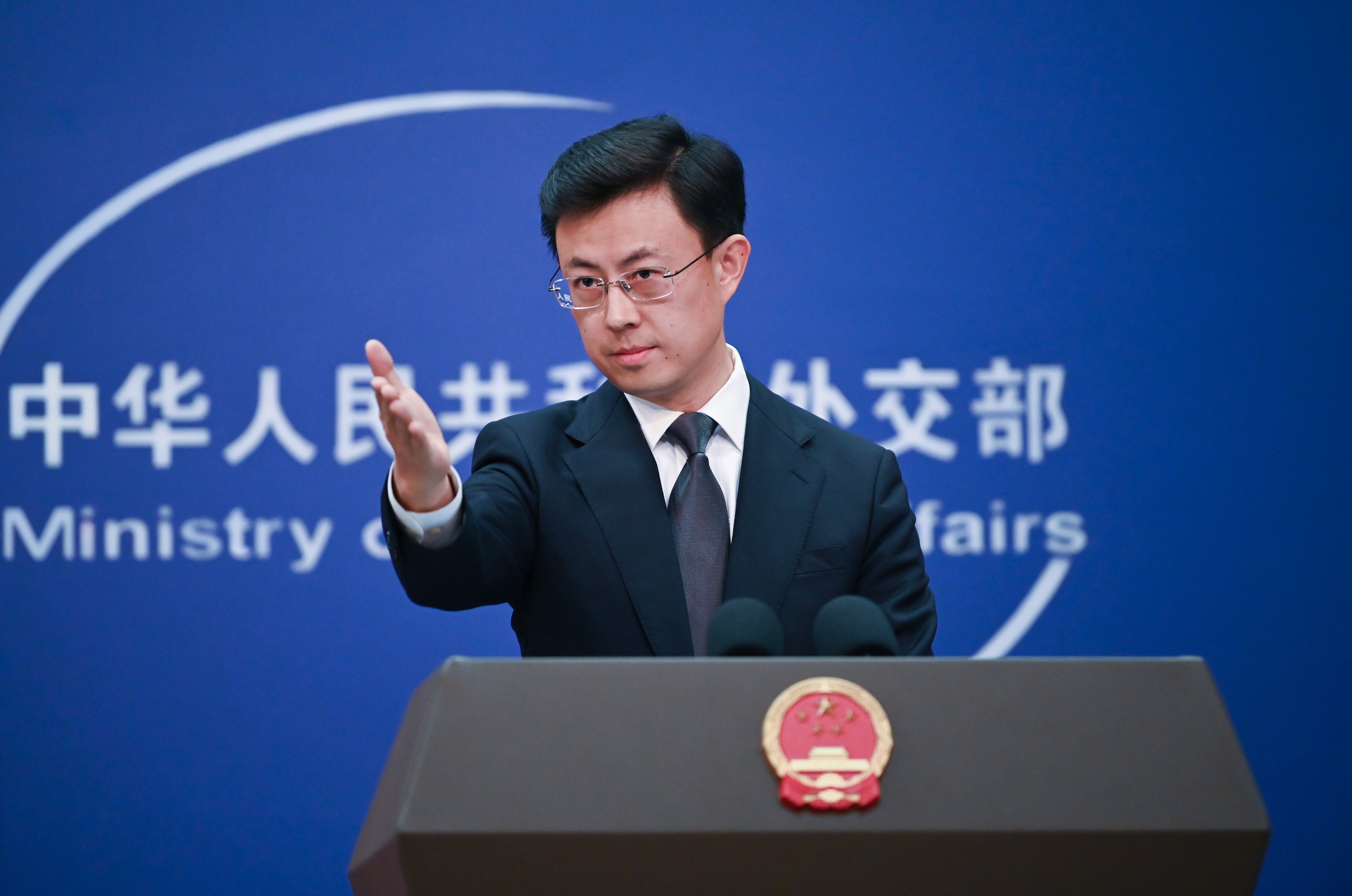 China îl amenință direct pe Volodimir Zelenski, pentru că a impus noi sancțiuni companiilor care ajută Rusia