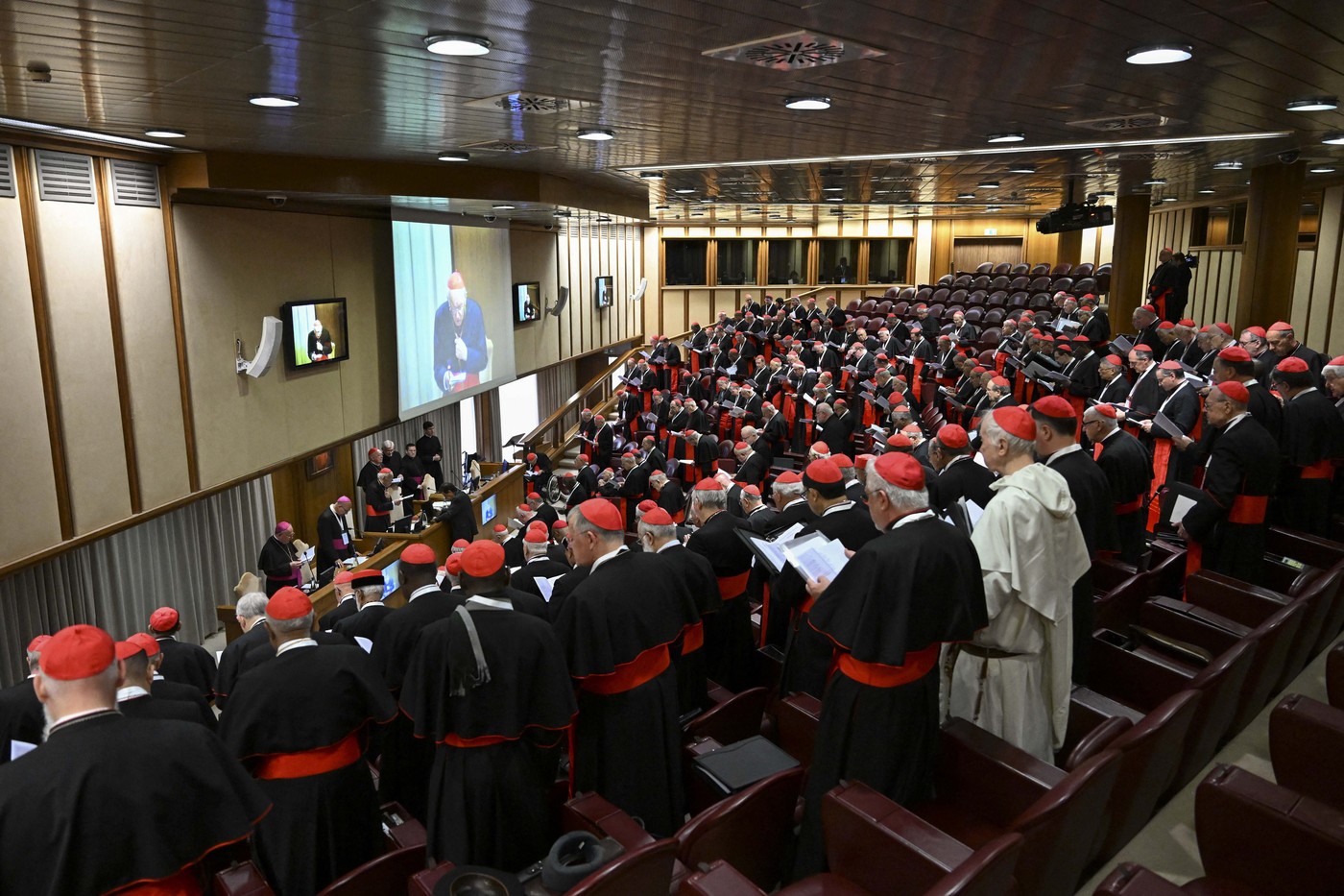 Provocările aflate pe lista noului papă: criza bugetară a Vaticanului, rolul femeilor în Biserică şi declinul credinţei în Europa
