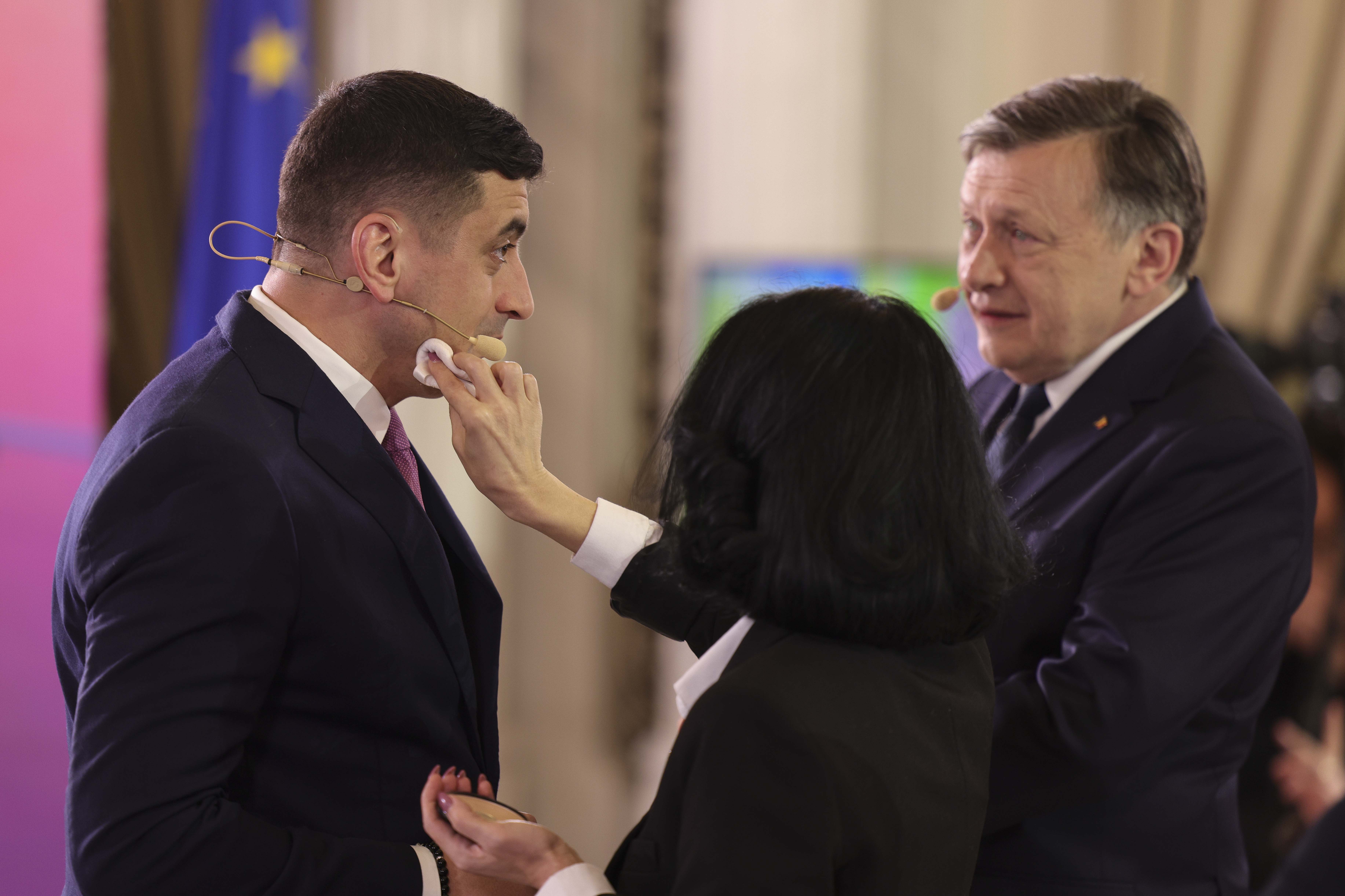 George Simion le-ar fi cerut membrilor AUR să nu îl mai atace pe Nicușor Dan, ci pe Crin Antonescu. Partidul denunță un „fals grosolan”