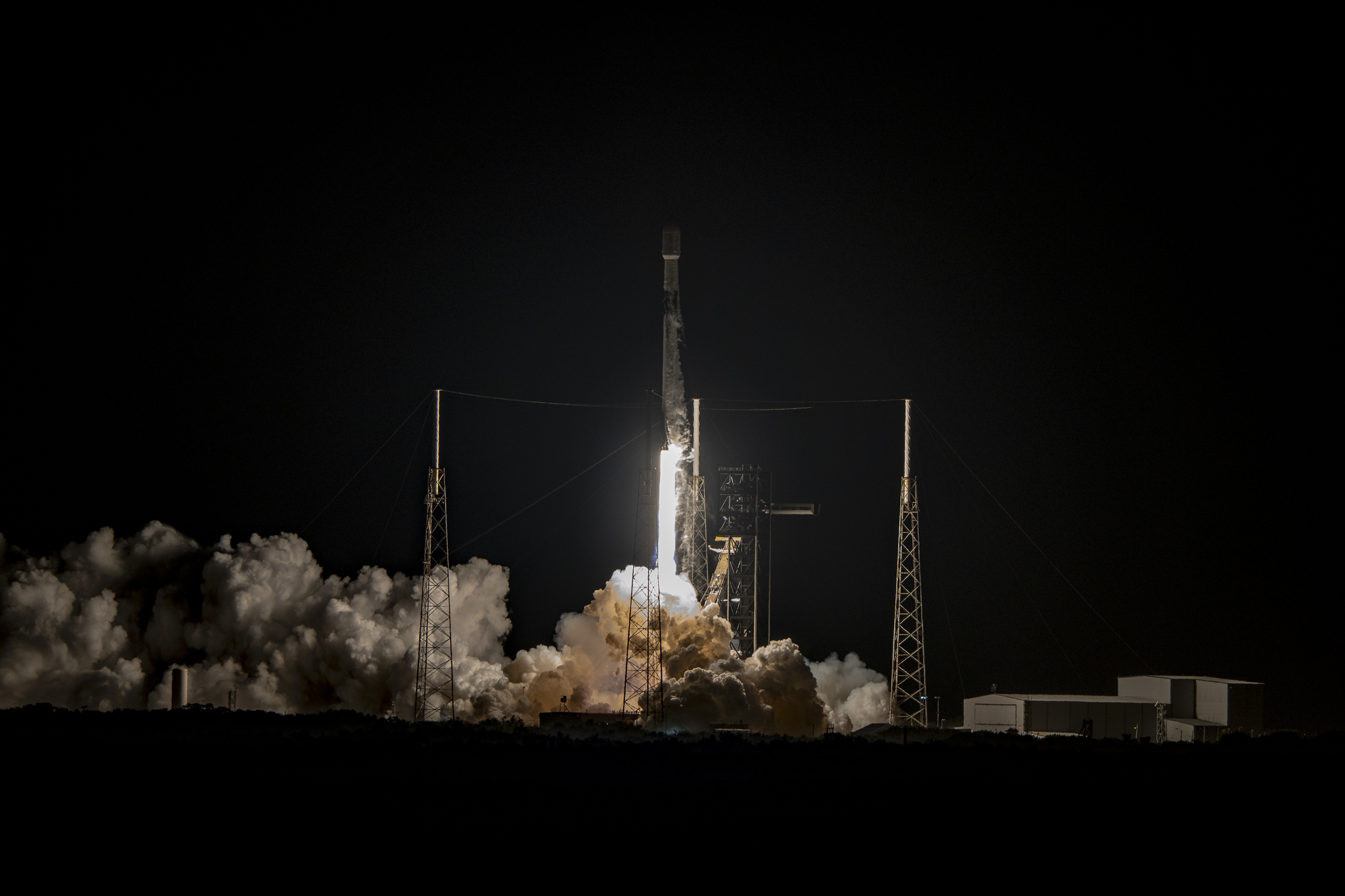 Constelația Starlink se dezvoltă cu încă 23 de sateliți, transportați pe orbită de SpaceX cu racheta Falcon 9