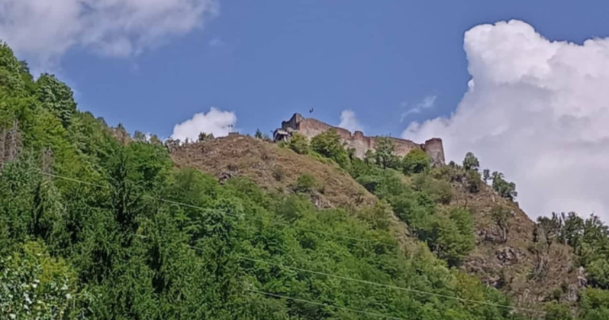 Motivul pentru care cetatea lui Vlad Ţepeş de la Poenari a fost închisă vizitatorilor la două săptămâni după redeschidere|EpicNews