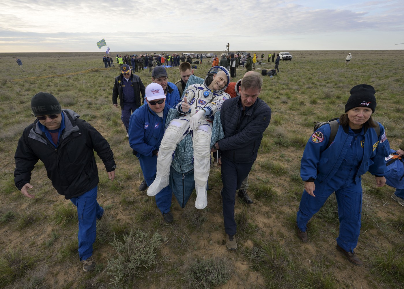 Cel mai varstnic astronaut american in activitate a revenit pe Terra, dupa o misiune la bordul ISS, in ziua cand a implinit 70 de ani