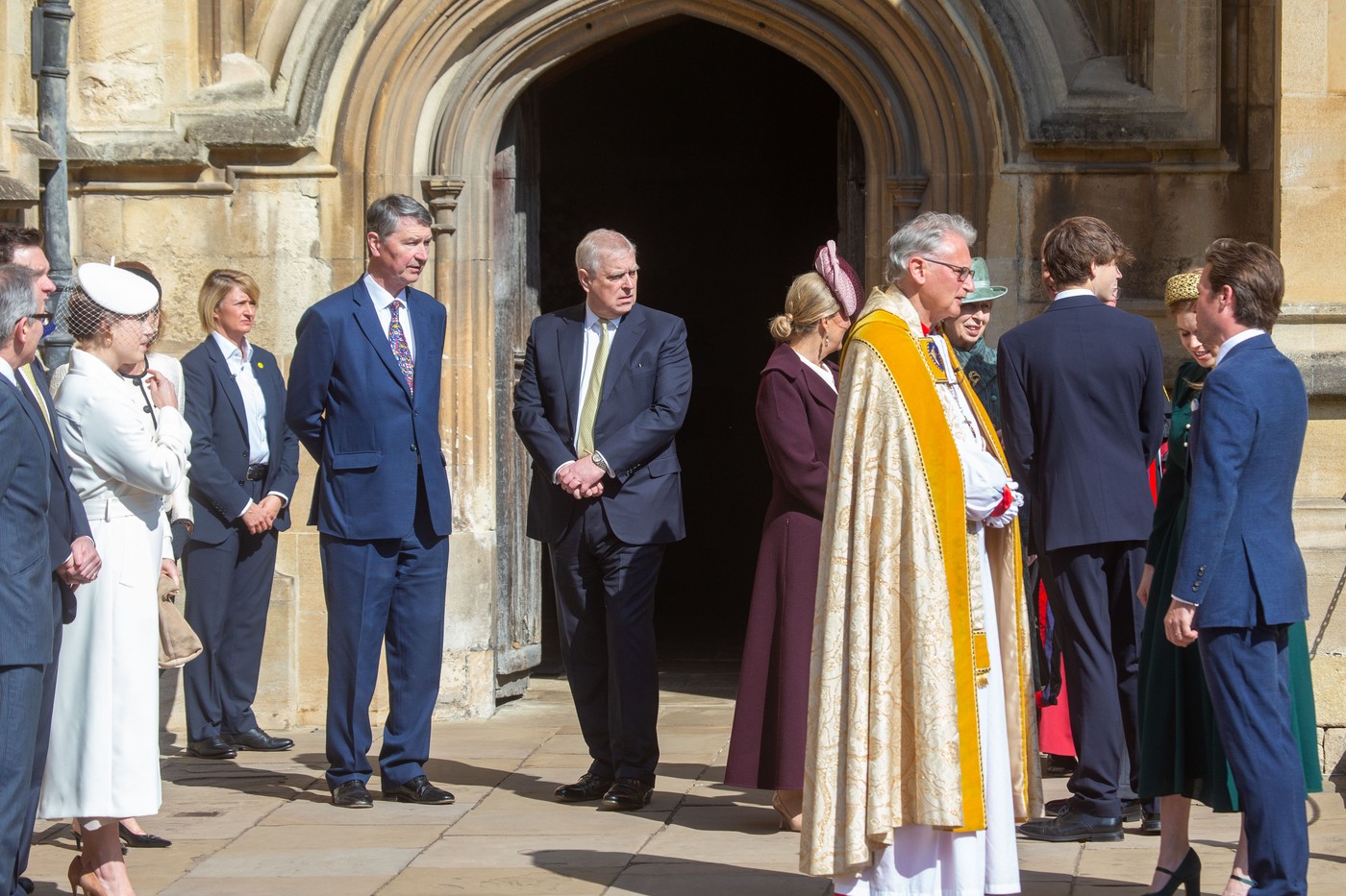 Prințul Andrew s-a alăturat regelui Charles și reginei Camilla la slujba de Paște, după o lungă perioadă de retragere din viața publică