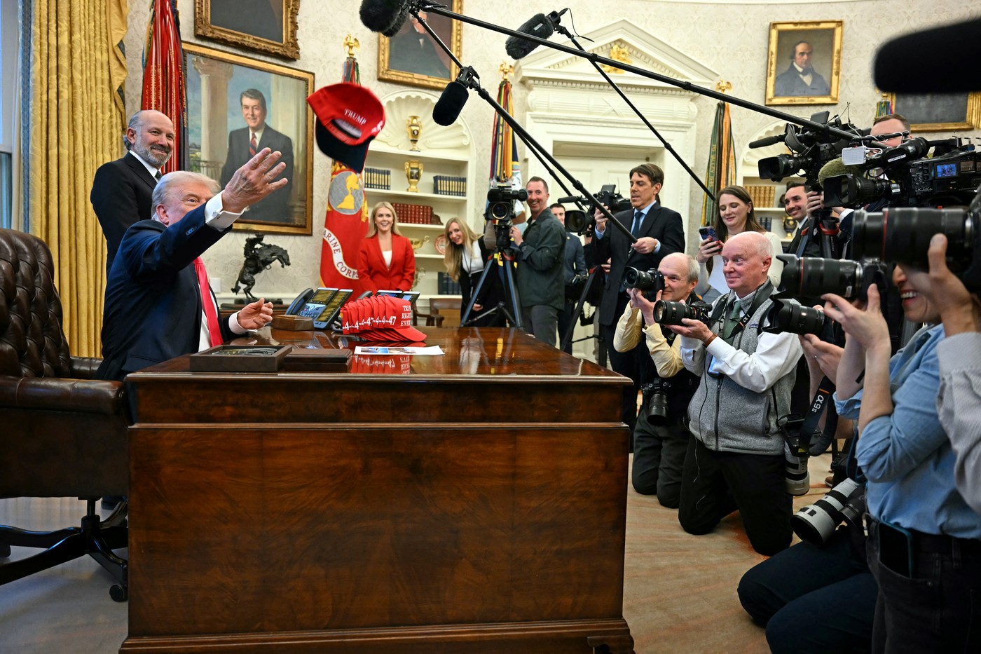 Cum au arătat primele 100 de zile din mandatul lui Donald Trump. AFP: Președintele SUA și-a depășit limitele puterii