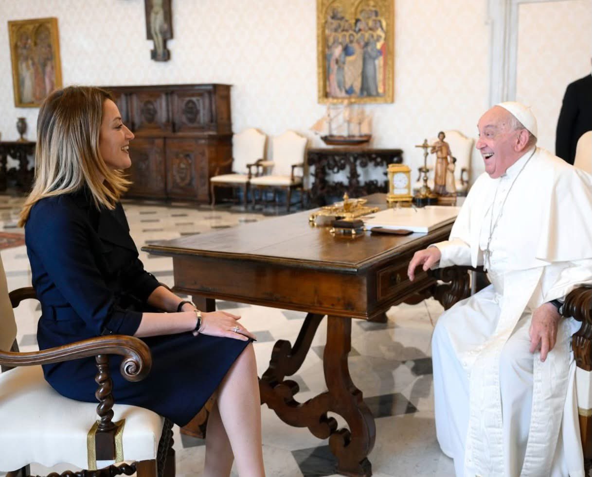 Roberta Metsola, după moartea Papei Francisc: Zâmbetul său molipsitor a cucerit inimile a milioane de oameni din întreaga lume
