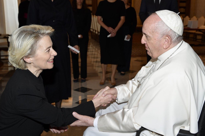 ursula von der leyen papa francisc