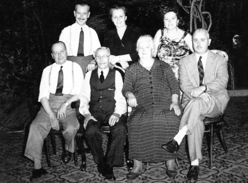 papa francisc in tinerete profimedia parintii si bunicii