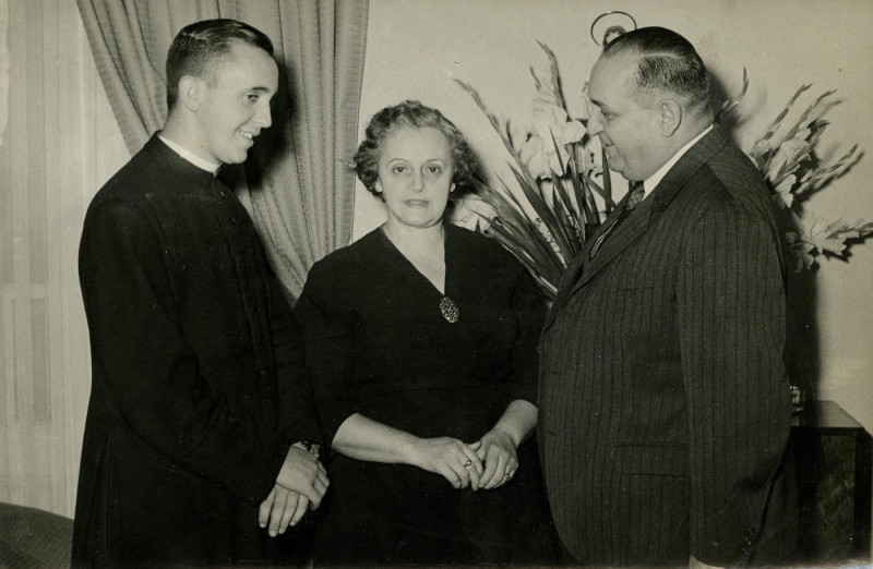 papa francisc in tinerete profimedia cu parintii