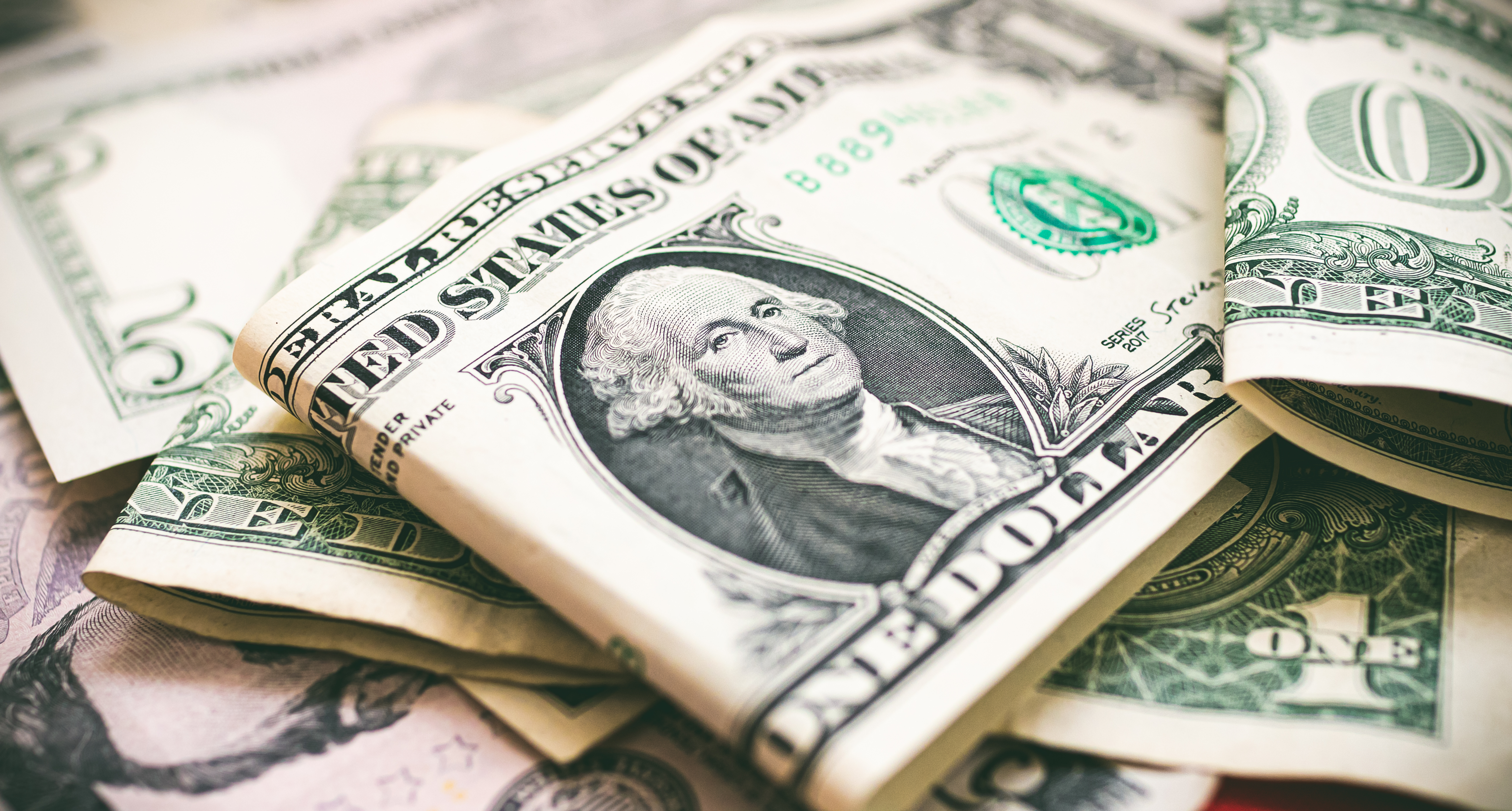 Dolarul american se prăbușește: a atins cel mai scăzut nivel din ultimii trei ani. „Piaţa transmite un semnal clar”