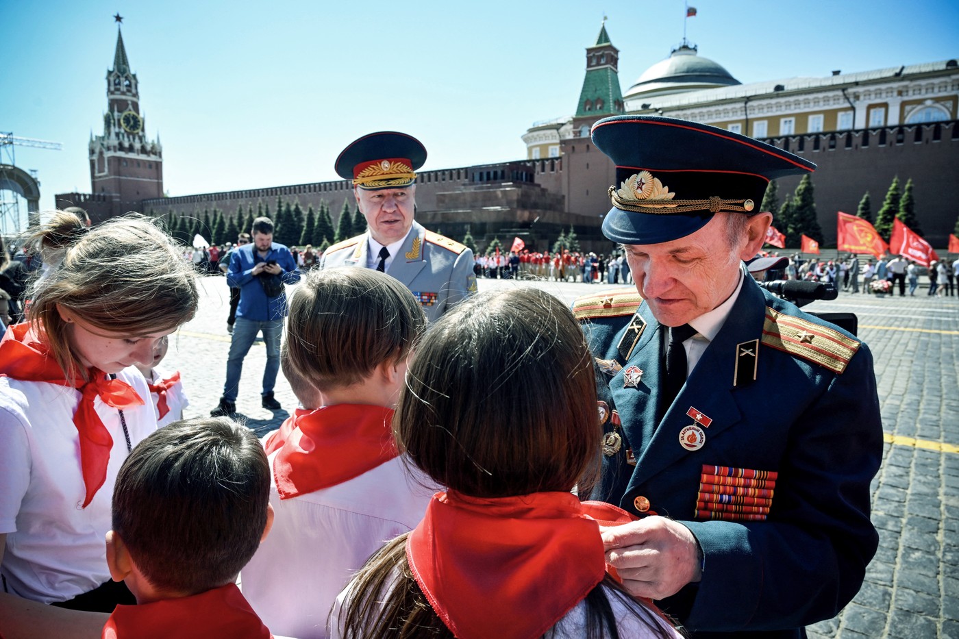 Serviciile secrete britanice: Sistemul educațional din Rusia este folosit acum pentru dezvoltarea unei societăți militarizate