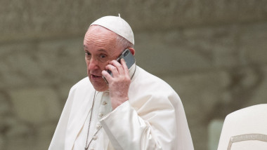 papa-francisc-telefon-profimedia-06265546421