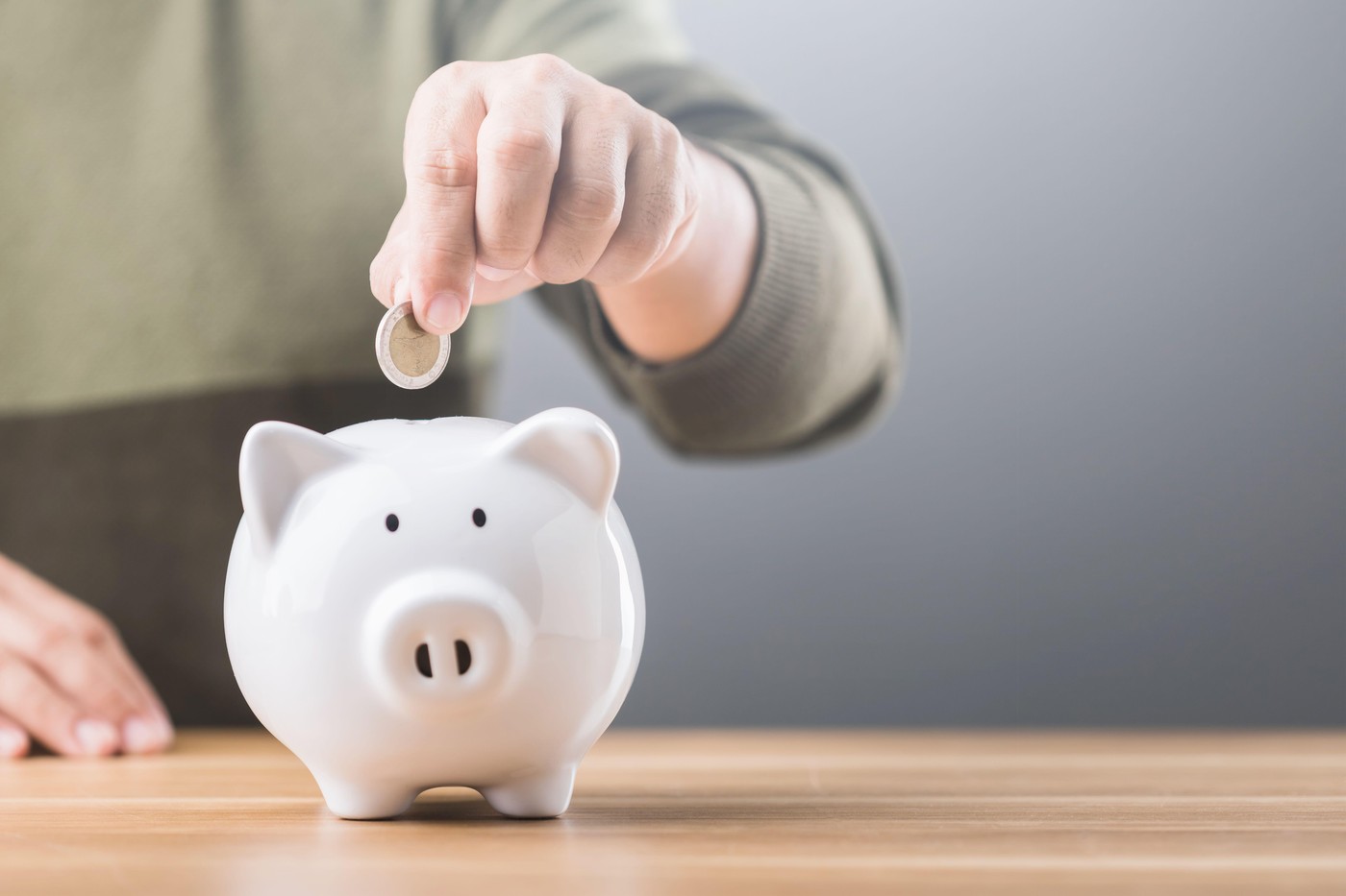 Cum să economisești eficient și să construiești un fond pentru pensie, în funcție de vârstă. Sfaturile unui expert bancar