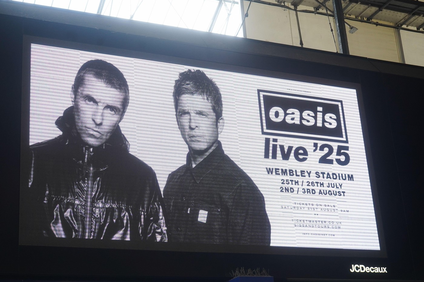 Escrocherii cu bilete la concertele trupei Oasis, pe rețelele sociale. Fanii au pierdut peste două milioane de lire sterline