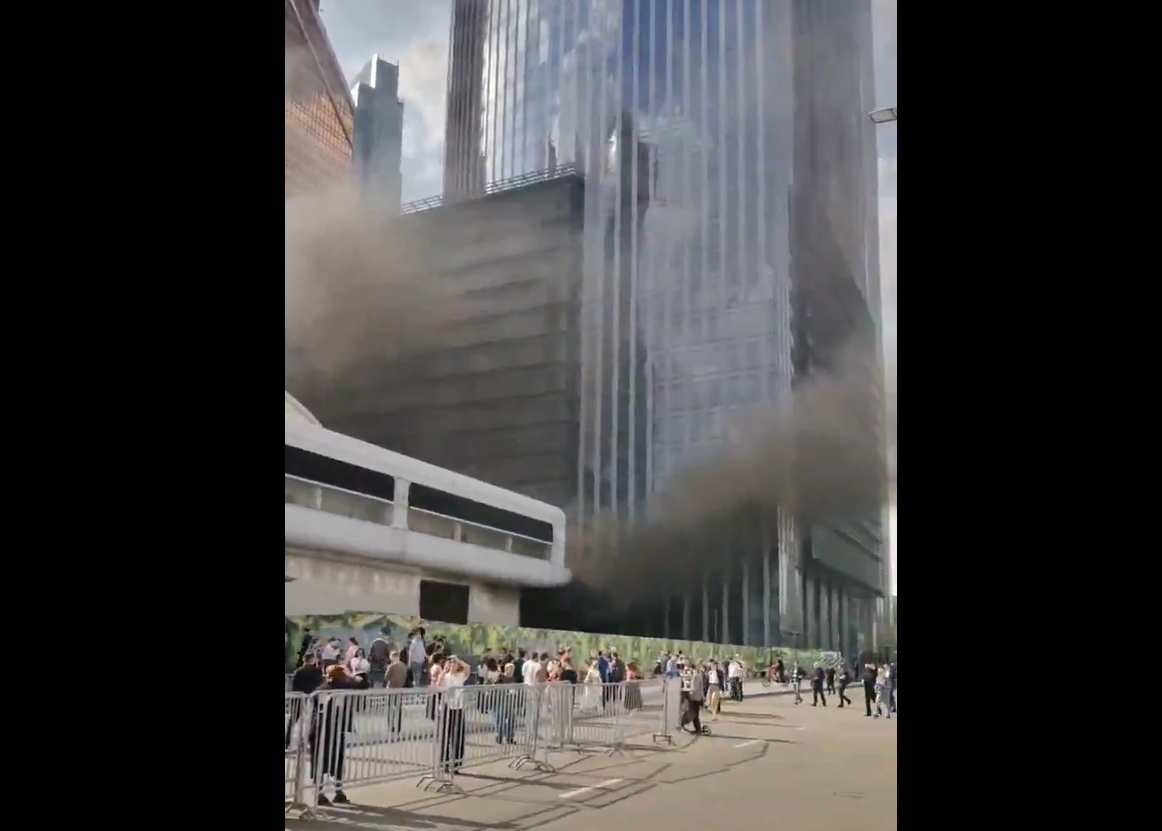Un incendiu a avut loc în parcarea unui mall din Moscova. Au intervenit serviciile de urgență