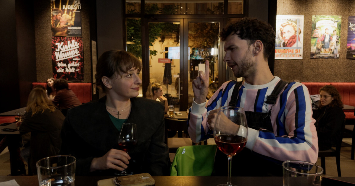 Kontinental '25” de Radu Jude, câştigător al Ursului de Argint, intră în cinema din 20 iunie. Producția e filmată cu un telefon mobil | Digi24