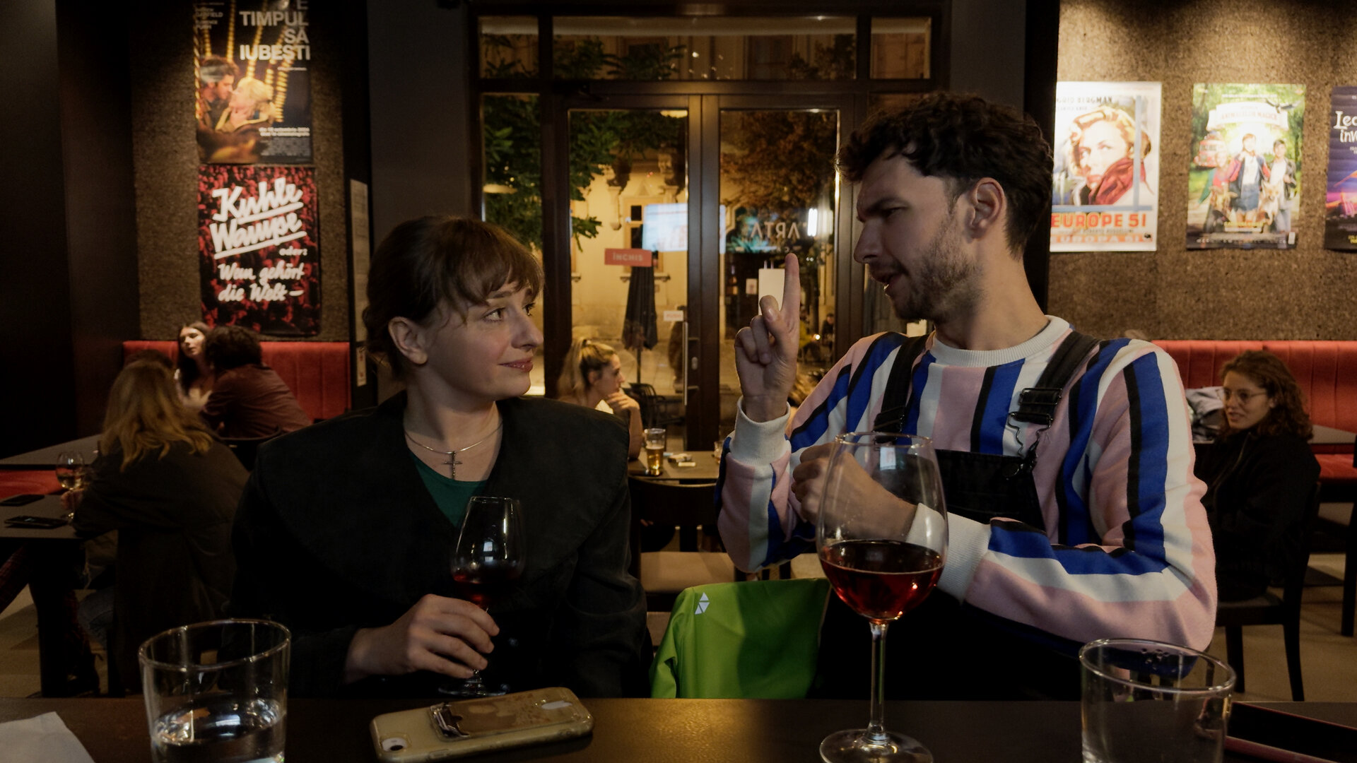 „Kontinental ’25” de Radu Jude, câştigător al Ursului de Argint, intră în cinema din 20 iunie. Producția e filmată cu un telefon mobil