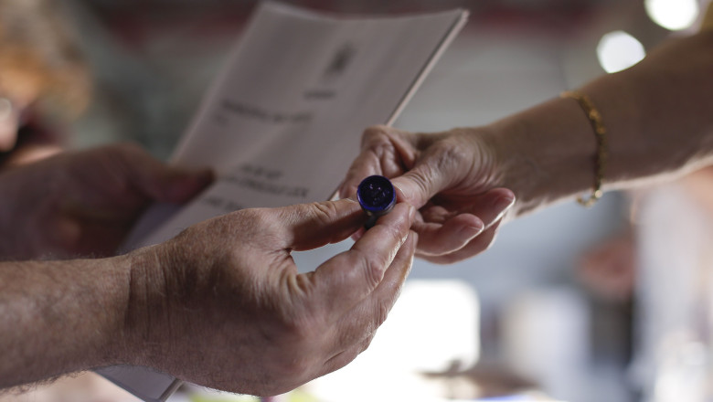 Alegeri prezidențiale 2025, turul 2: Străinii care și-au câștigat dreptul de vot în România. „Faptul că ești român e un privilegiu”