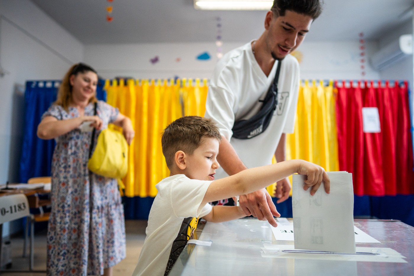Rezultate exit-poll, alegeri prezidențiale 2025, turul 1. George Simion – 30%. Doi candidați, aproape la egalitate pentru locul 2
