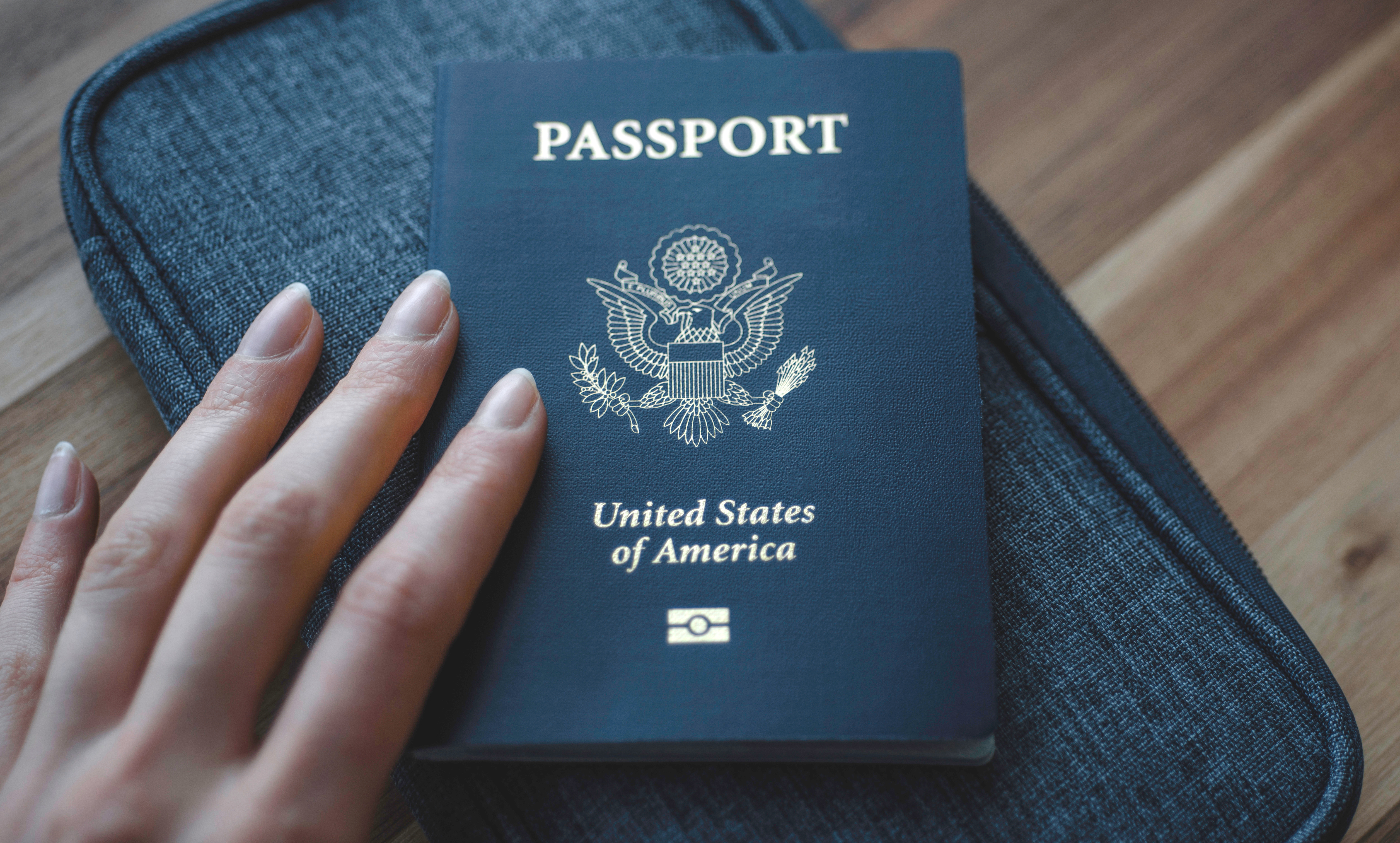 SUA ies din lista celor mai puternice 10 pașapoarte din lume pentru prima dată în 20 de ani: „Dubla cetățenie este noul vis american”