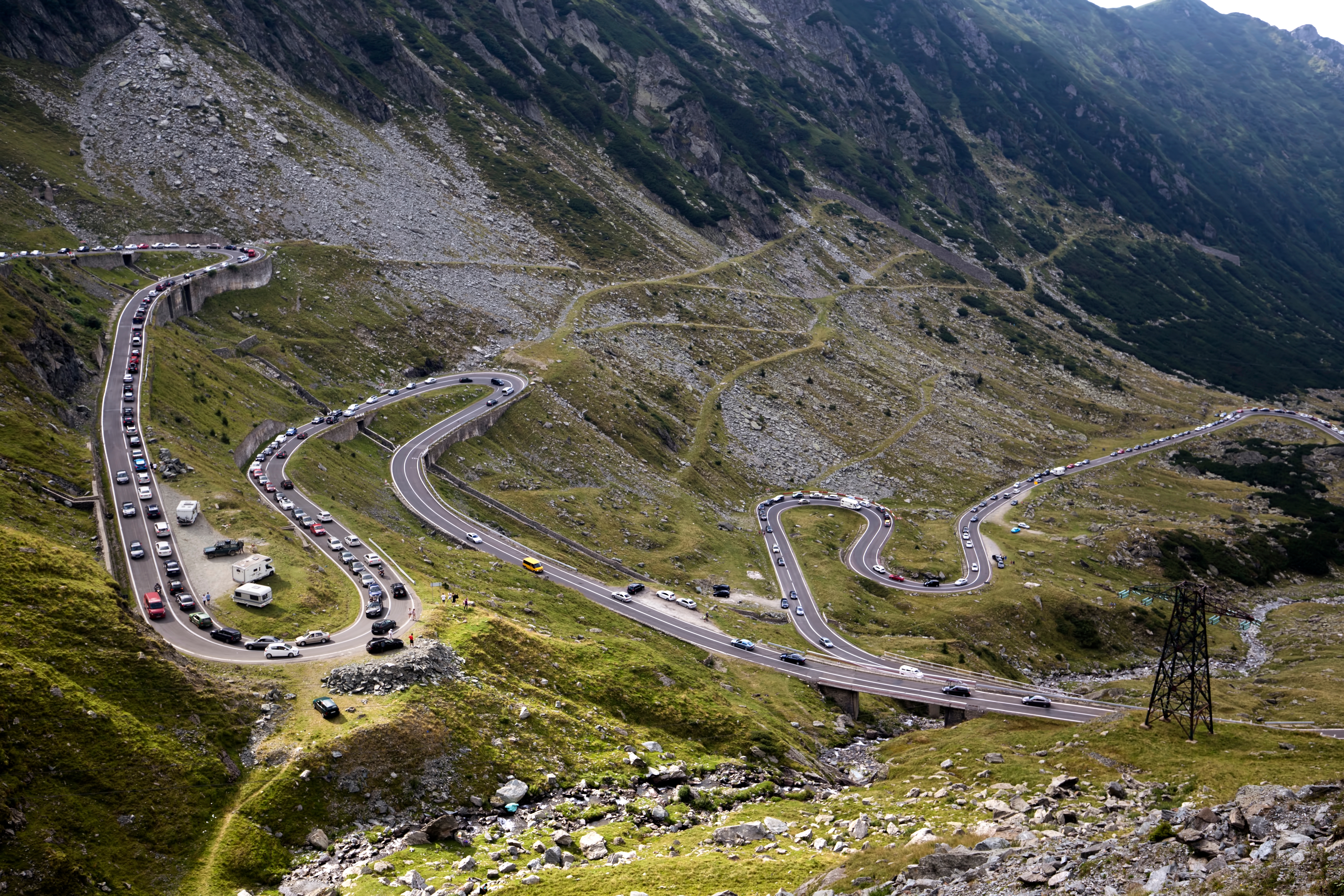 Sezonul de vară pe Transfăgărășan 2025: Când începe circulația rutieră pe cel mai spectaculos drum montan din România