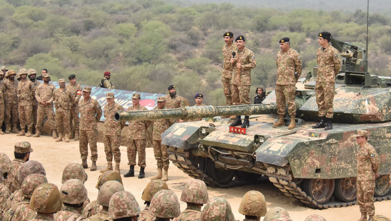 Pakistanul a efectuat un al doilea tir de testare de rachetă, în timp ce India face exerciţii de apărare. Îngrijorări la ONU