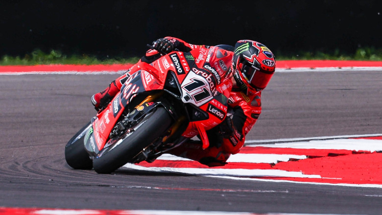 Tragedie la campionatul britanic de superbike: Doi motocicliști au murit în urma unui carambol