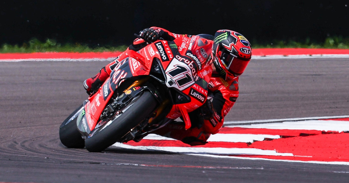 Tragedie la campionatul britanic de superbike: Doi motocicliști au murit în urma unui carambol|EpicNews