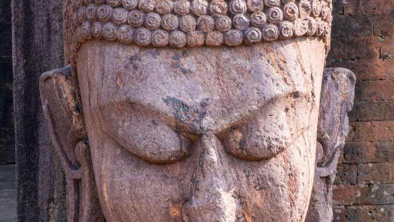 Colossal Buddha head made out of Khondalite, in Monastery 1 at the Ratnagiri Archeological site. Ratnagiri (hill of jewels) is the site of a ruined ma