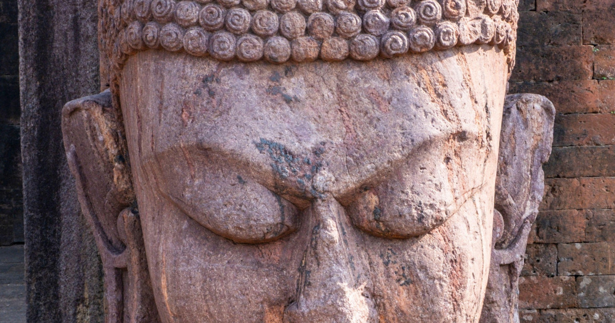 India vrea să oprească vânzarea la licitație a bijuteriilor descoperite în mormântul lui Buddha