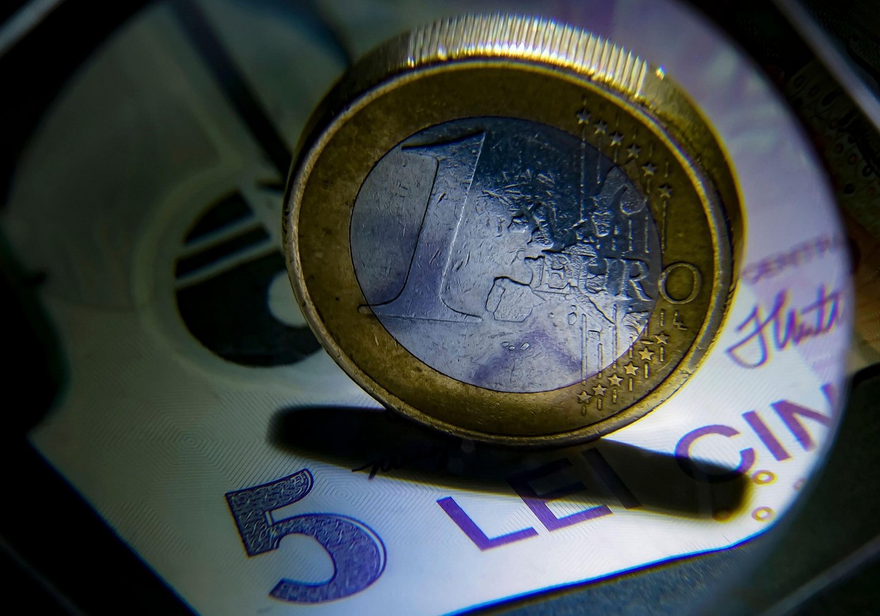 Euro a atins un nou maxim istoric. Cursul în creștere, pe fondul votului privind moțiunea de cenzură împotriva Guvernului Bolojan