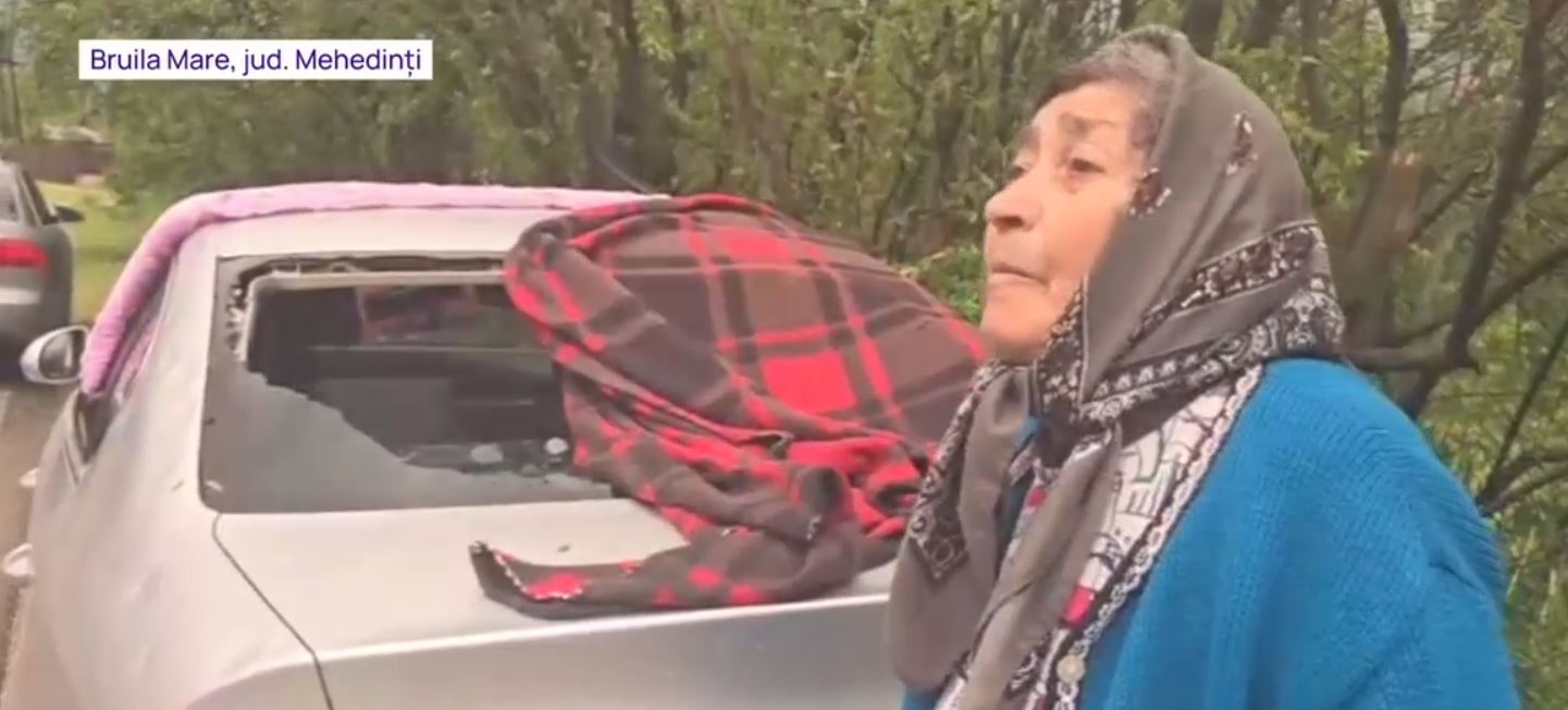 Furtunile au făcut ravagii în țară: acoperișuri distruse de grindină, străzi inundate și mașini avariate în mai multe localități