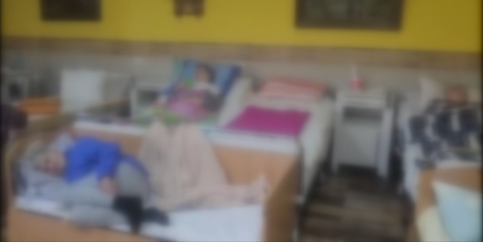 Centrul groazei din Dorohoi: bătrâni cu răni, ținuți pe întuneric și forțați să-și cedeze casele. Dosar penal după o moarte suspectă
