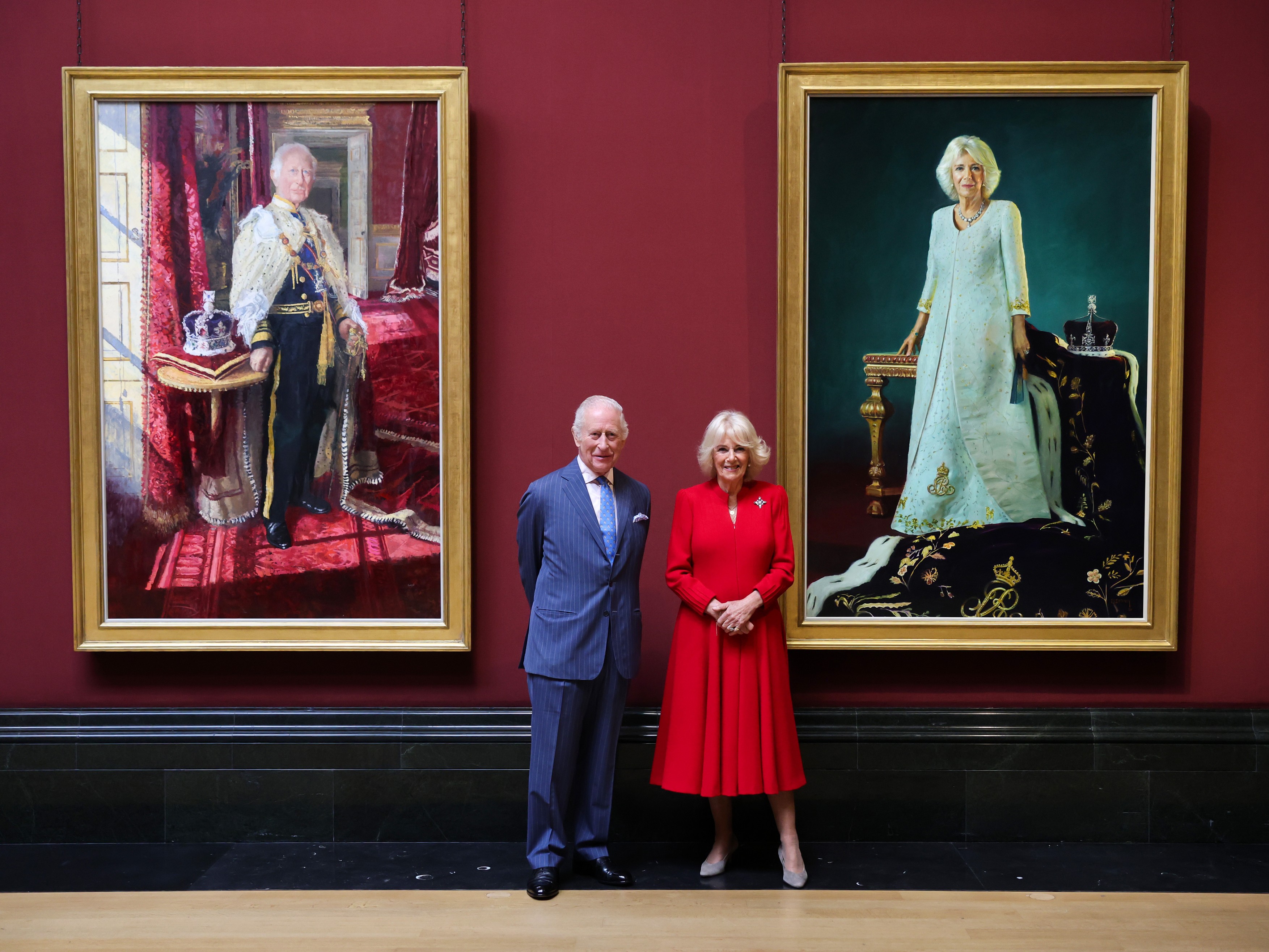 Charles şi Camilla au publicat noi portrete oficiale pentru a doua aniversare a încoronării lor