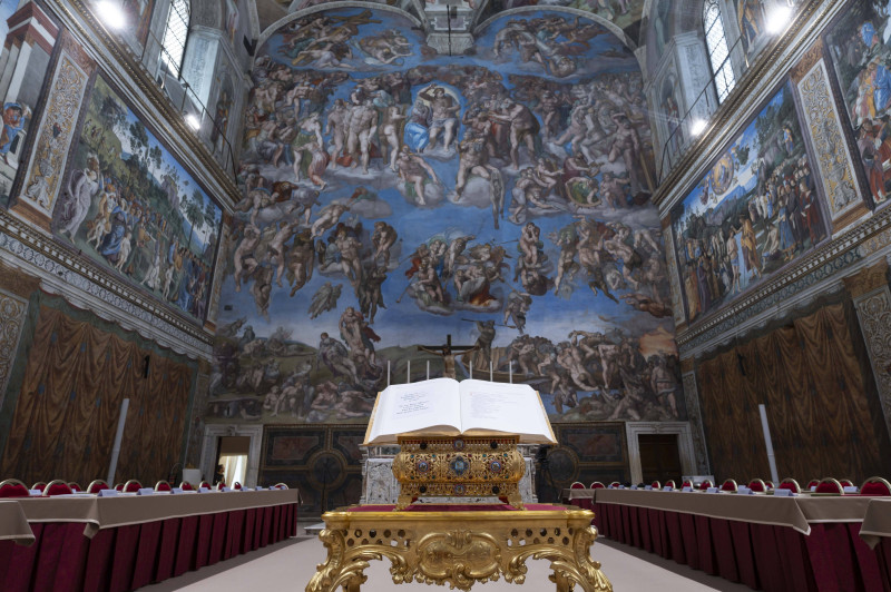 ITALY - SEDE VANCANTE- SETTING UP THE SISTINE CHAPEL AT THE VATICAN - 2025/5/6