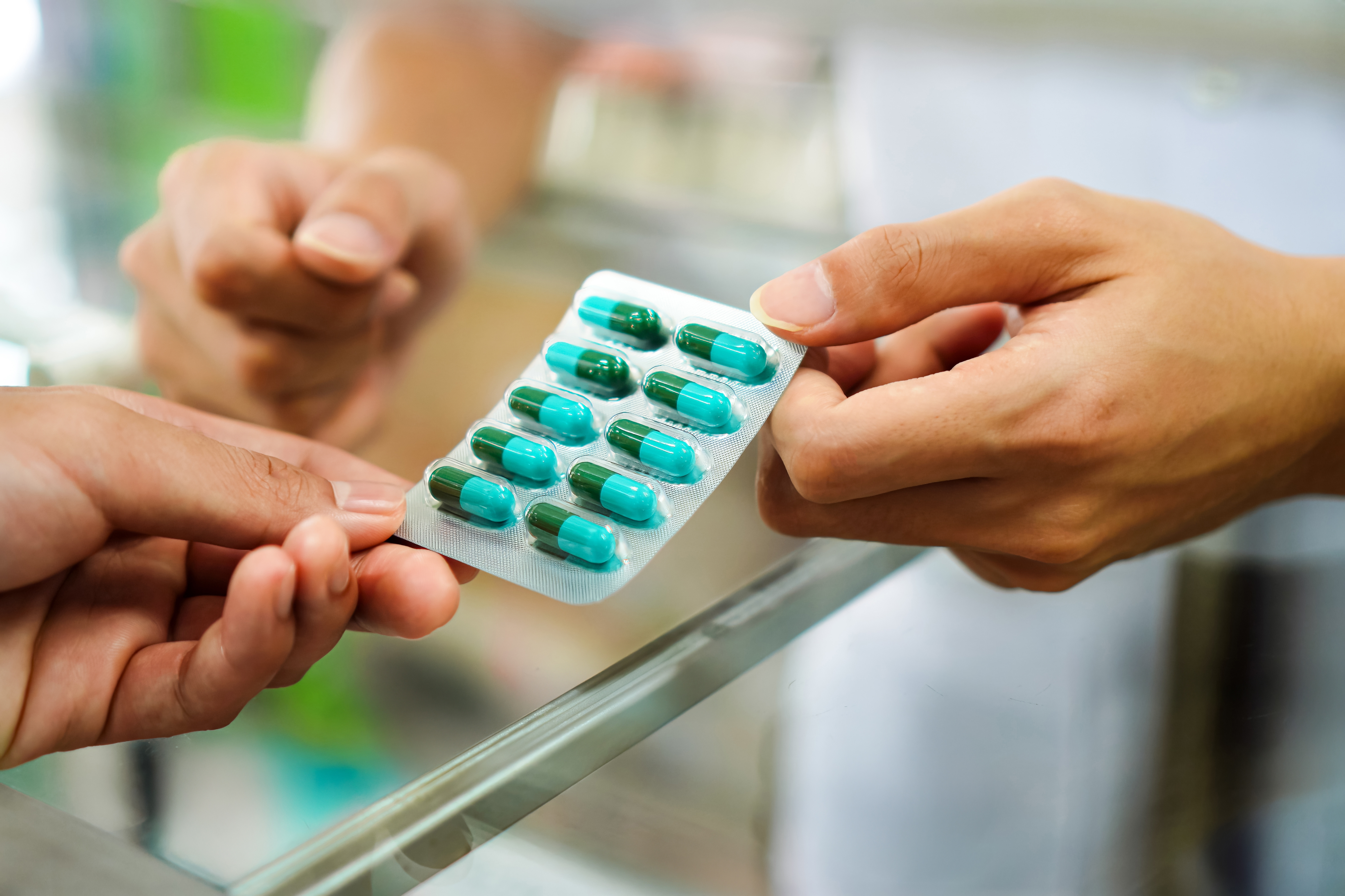 De ce nu trebuie să iei antibiotice când ești răcit. Medicii avertizează: „Există efecte secundare grave pe termen lung”