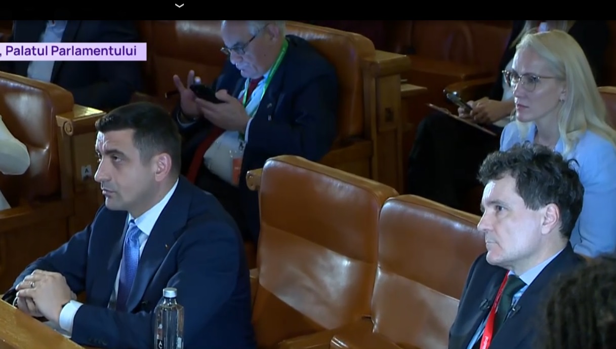 VIDEO Nicușor Dan și George Simion, alături pentru prima dată după turul 1. Cei doi candidați au lăsat un scaun liber între ei