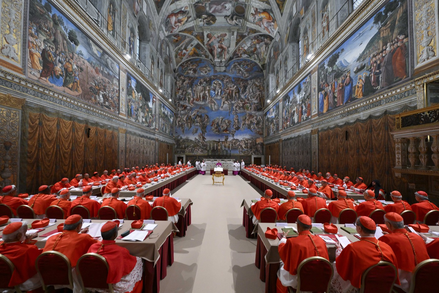 Fum negru la Vatican. Conclavul continuă: 133 de cardinali, închiși în Capela Sixtină. Corespondență Digi24