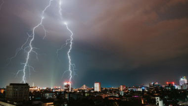 Bucharest,,Romania,-,June,07,,2022,-,A,Powerful,Lightning