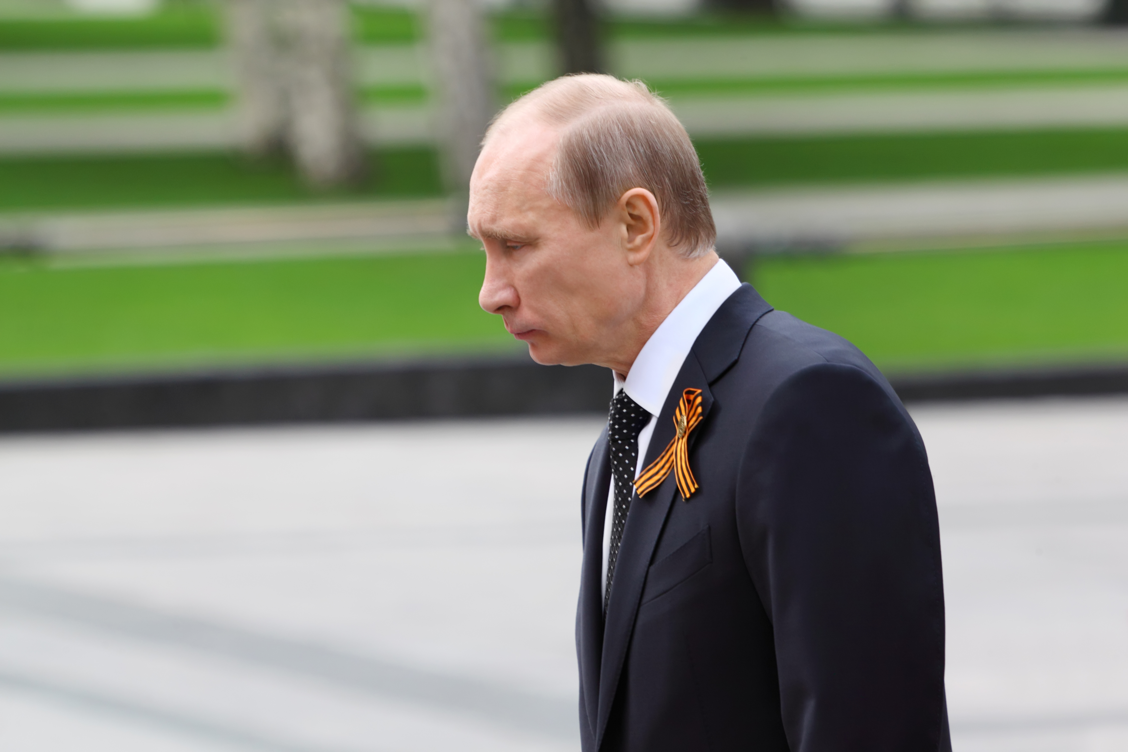 Vladimir Putin are motive să sărbătorească Ziua Victoriei, dar petrecerea ar putea fi de scurtă durată, scrie CNN